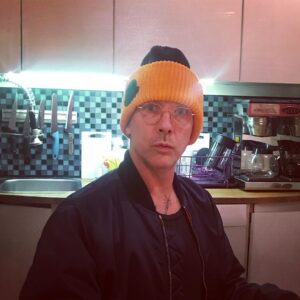 Mikael Persbrandt Instagram - Micke är spel-redo för sista helgen med Den inbillade sjuke! 
Enbart 7 föreställningar kvar! Några biljetter finns kvar och du hittar dem @maximteaternstockholm . 
#sistachansen #deninbilladesjukevår2019 #maximteatern