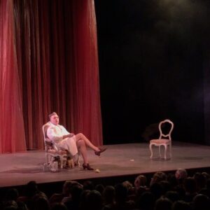 Mikael Persbrandt Instagram - Sista föreställningen av Den inbillade sjuke. För dig som inte hunnit till Maximteatern blir det turné i oktober. Stockholm, Linköping, Göteborg och Karlstad. Biljetter:  @maximteaternstockholm 
#mikaelpersbrandt #maximteatern #deninbilladesjuke
