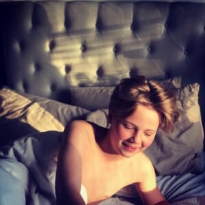 Mikael Persbrandt Instagram - Älskade älskade Iggy pojk, grattis på 13 års dagen, så stolt över dig♥️♥️♥️♥️♥️♥️🎉