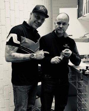 Mikael Persbrandt Instagram - Total renovation of Gunvalds old #omegaspeedmaster from 1995. Now as new tanks to Svante @klockmastergloben