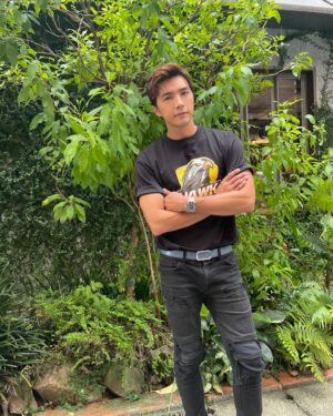 Mike He Instagram - https://www.facebook.com/khamfans/photos/a.125212720837618/8670568609635277
《Champion Star星光籃球對抗賽》10/15小巨蛋開戰！
集結演藝圈與職籃的夢幻陣容，最精彩最熱血的對決🔥
9/7(三)中午12點啟售🏀 連結
✧✧✧✧
參賽陣容，現正公開！
🦅星光『黑鷹』：
教練：錢薇娟｜隊長：賀軍翔
隊員：陳俊男、張傑程、楊敬敏、蔡承祐、金雲
張庭瑚、李愷諺、王品澔、哈孝遠
 
🦈星光『白鯊』：
教練：鄭志龍｜隊長：田壘
隊員：陳昊森、朱俊翰、傅孟柏、林俊吉、唐志中
簡浩、鄭人碩、李國毅、王陽明
💗表演嘉賓：樂天女孩、Formosa Sexy
✧✧✧✧
演藝明星、黃金世代球星
和HBL閃亮新世代的夢幻陣容
9/7(三)中午12點閃耀開賣⭐️ 連結
✧✧✧✧
演出日期：2022年10月15日 (六) ｜下午 17:00
演出地點：台北小巨蛋 (台北市松山區南京東路四段2號)
演出票價：$VVIP3000/2600/2200/1600/1200/600
開賣時間：2022年9月7日(三)｜中午 12:00
購票請洽：寬宏售票系統、全國萊爾富、OK便利商店