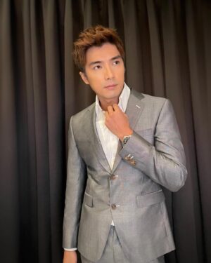 Mike He Instagram - 上次的西服look，但平常我好懶，喜歡穿舒服方便的穿搭🤣🤣🤣#已老症狀無誤 #西服穿搭