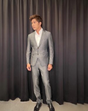 Mike He Instagram - 上次的西服look，但平常我好懶，喜歡穿舒服方便的穿搭🤣🤣🤣#已老症狀無誤 #西服穿搭