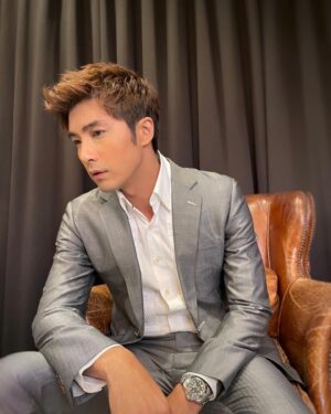 Mike He Instagram - 上次的西服look，但平常我好懶，喜歡穿舒服方便的穿搭🤣🤣🤣#已老症狀無誤 #西服穿搭