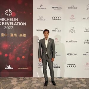 Mike He Instagram - 謝謝米其林的邀請😍😍😍 #2022米其林指南 #味蕾的饗宴 #好久沒穿西裝了 #道道精彩道道美味 #文華東方酒店 #藝術與食物