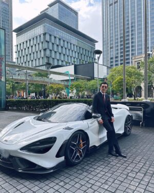 Mike He Instagram - 親愛的妹妹大喜之日🎉🎊🫶#happywedding #滿滿的祝福 #鐘馗嫁妹🤣#百年好合永結同心❤️ #感觸萬分#家有喜事 #765ltspider #rollsroyce #thankseveryone #20230415