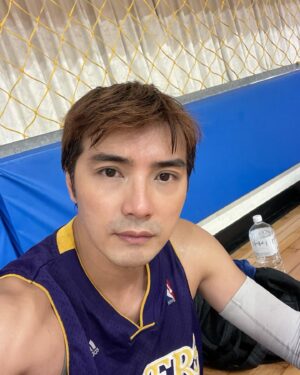 Mike He Instagram - 打完籃球，接著游泳曬太陽 #球笑痴 #summertime #sportslife