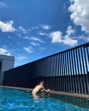 Mike He Instagram - 打完籃球，接著游泳曬太陽 #球笑痴 #summertime #sportslife