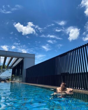 Mike He Instagram - 打完籃球，接著游泳曬太陽 #球笑痴 #summertime #sportslife