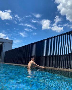 Mike He Instagram - 打完籃球，接著游泳曬太陽 #球笑痴 #summertime #sportslife