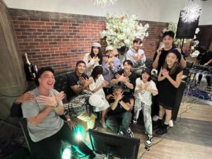 Mike He Instagram - 因為疫情，一直沒約成的王朝慶功宴，終於約成了！謝謝 @king.rosa123 錢姐招待，很感恩能成為 @dreamblue_3 的一員 看到大家都好也很開心 🤗🤗🤗 @tystarpiggggg @yangchiyu @sonic_jeff0326 @andrewt0604 @choco_okuo @mengj215 @baytongtong @zhiting_li @10yi_ning @boriswang_ @ninalin1231 @george_fei_  #全明星運動會第三季 #沒有我們沒有王朝🤣 #當運動員好好玩🤣