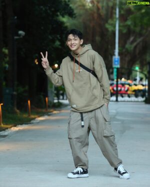 Mike Lin Instagram - 植物園吸收芬多精🍃✌🏻

📷 @wwwuccchi 
🤎 @nmr_wei321 @persevere_official 

#photography #persevere_official #mmy