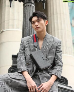Mike Lin Instagram - 「 我是用我的心去感受對方。
工作上，一起共事的人最重要。
 —— 梁朝偉 」

感受現在的一切就像是這套衣服帶給的成熟感，有了衣服的襯托，少了那一點不成熟的味道。關於青年準備成長為壯年，面對現在的一切人事物珍惜且感恩，然後繼續努力的成為更好的自己！

@gucci 

#gucci #gucci2024cruise