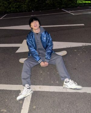 Mike Lin Instagram - 新年第一滑🛹

Thx @newbalance 新年禮物🫶🏻

#NewYearNewLife
#abetterbalance