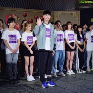Mike Lin Instagram - 開工大吉🍊
有人邊跑邊想著該吃飯囉🥹
-
-
-
番外篇是長臂猿大戰哥吉拉🥹

#catwalk  @catwalktaiwan
@adidas_tw