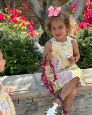 Mike Pyle Instagram - 🐰 💐 🐣 👯‍♀️