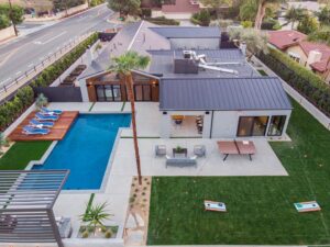 Mike Pyle Instagram - When flow meets function 🤝Raise your hand if you want to party here! #MPD #MikePyleDesign #Aesthetic #Design #OutdoorLiving #LandscapeDesign #Landscaping