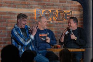 Mike Ward Instagram - Les épisodes de @sousecoute avec @mononc24, @jean_thomas_jobin, @proulxhubert
et @fabiencloutier ainsi que plusieurs autres sont en ligne sur Patreon et seront éventuellement disponibles sur toutes les plateformes.

📸 @michelgrenier