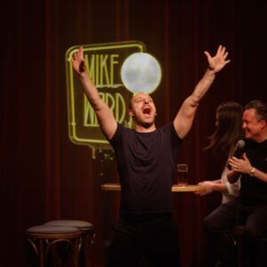 Mike Ward Instagram - Notre tournée se poursuit.

Il reste quelques places à Québec, Lausanne, Cannes et Toronto.

Billets disponibles au Mikeward.ca

L'épisode tourné à Moncton avec @thomaslevac et @stepvand est en ligne sur Patreon et sera éventuellement disponible sur toutes les plateformes.

📸 @photophildray