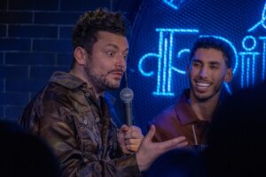 Mike Ward Instagram - Ce dimanche Il y aura deux captations de @sousecoute (18h et 21h) sur Patreon.com/sousecoute

Les épisodes avec @kheiron_, @ptcomedy, @kevadams, @ilyesdjadel ainsi que plusieurs autres sont en ligne sur Patreon et seront éventuellement disponibles sur toutes les plateformes.

📸 @michelgrenier