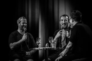 Mike Ward Instagram - Dimanche on est de retour au bordelcomedie !

Il y aura deux captations de @sousecoute (18h et 21h) sur Patreon.com/sousecoute

L’épisode avec @jerr_allain et @pierre_thevenoux ainsi que plusieurs autres sont en ligne sur Patreon et seront éventuellement disponibles sur toutes les plateformes.

📸 @michelgrenier
