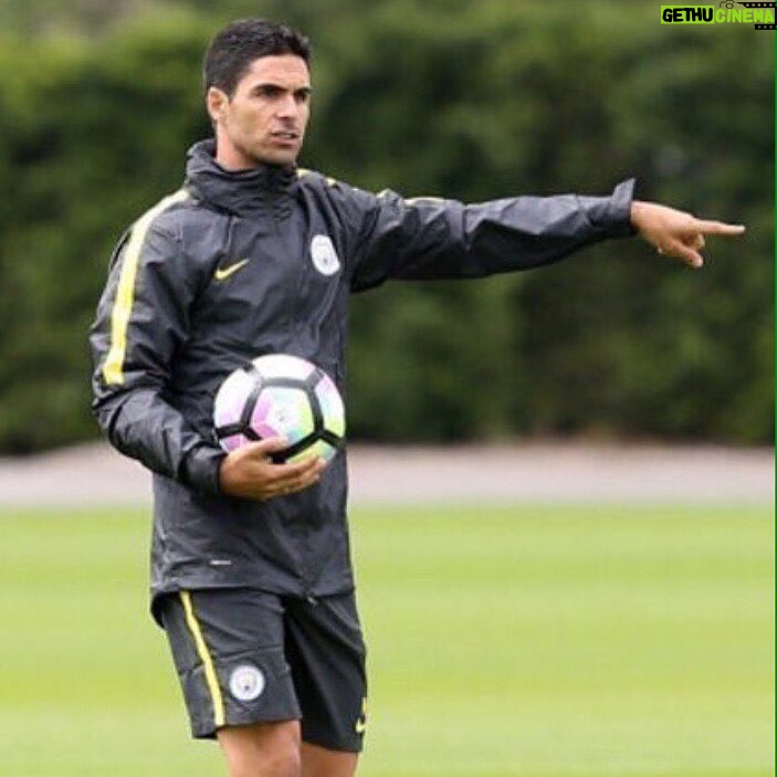 Mikel Arteta - 25.3K Likes - Enjoying my new job!/ Disfrutando de mi nuevo trabajo!