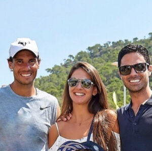 Mikel Arteta Instagram - Watching the last training session before he heads to #Wimbledon. Top Men!! #rafanadal #carlosmoya @rafaelnadal #tenis #champion #inspiring