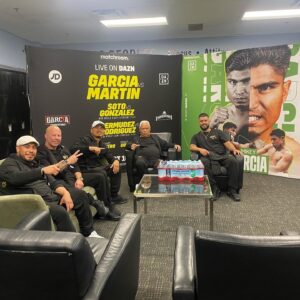 Mikey Garcia Instagram - estamos listos mi gente. desde fresno. saludos. a tumbar cabezas!