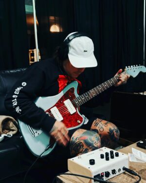 Mikey Way Instagram - The guitar player of @lsdunes stopped by to hang today! What a nice dude 😂😂😂