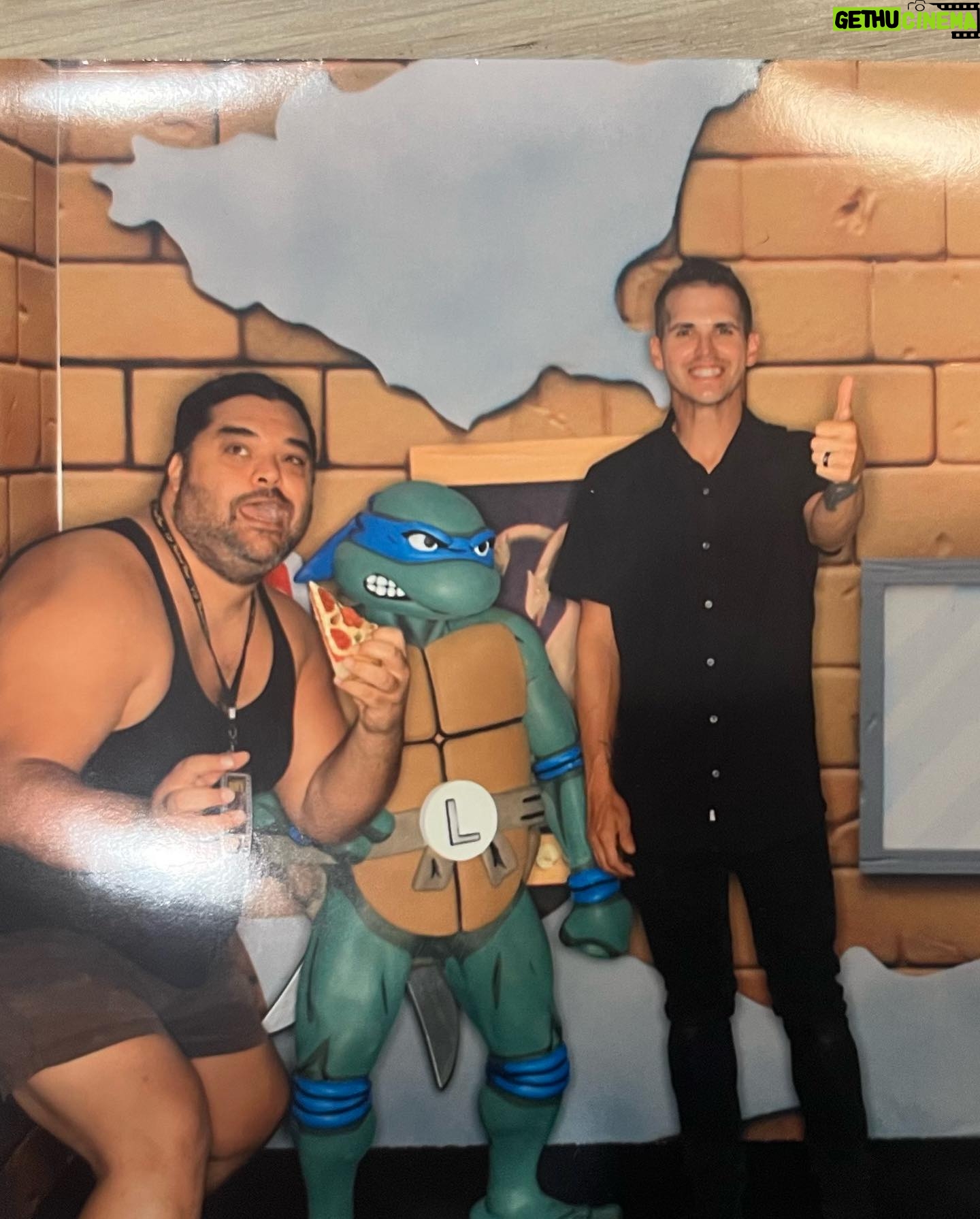Mikey Way - 62.6K Likes - @comic_con 2023 was phenomenal!Bumped into some old friends & made a bunch of new ones. Thank you to everyone who took the time to say hello - it truly means the world to me! Let’s do it again next year 🙌