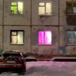 Mikhail Bashkatov Instagram - Рубрика: «Города России» ))
Давно мечтал побывать в Норильске, и вот! Суровый край, вечной мерзлоты и вкусной еды,  полярных ночей и очень тёплых людей. 
А ещё из-за нехватки солнца и зелени на улицах, почти у половины дома ультрафиолетовые лампы для комнатных джунглей. 
#норильск #норникель