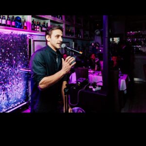 Mikhail Bashkatov Instagram - В преддверии праздников имел счастье, в очередной раз, разделить «Сон в зимнюю ночь» с Фондом Константина Хабенского @khabensky_fund, коллегами и  филантропами. 😇

Собрались не зря - собрали 4.3 млн для детей. И дело тут даже не в сумме. Как метко сказал сам К.Ю.: «Дети, которым помогли, идут в эту жизнь со знанием того, что можно помогать тем кого ты не знаешь»! 🤭 

Ну а мы что? В силу возможностей и таланта читали стихи и прозу))... хотя нет, СТОП! Креативное агенство Тритамата @tritamata, частью которого я имею честь быть, пожертвовало в фонд 500 т.р.! Всех с наступающими! 

#сонвзимнююночь #фондхабенского #тритамата