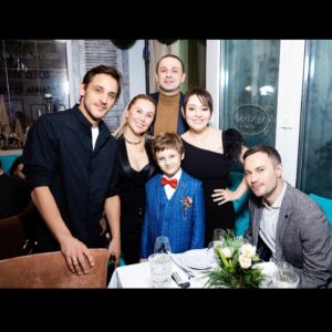 Mikhail Bashkatov Instagram - В преддверии праздников имел счастье, в очередной раз, разделить «Сон в зимнюю ночь» с Фондом Константина Хабенского @khabensky_fund, коллегами и  филантропами. 😇

Собрались не зря - собрали 4.3 млн для детей. И дело тут даже не в сумме. Как метко сказал сам К.Ю.: «Дети, которым помогли, идут в эту жизнь со знанием того, что можно помогать тем кого ты не знаешь»! 🤭 

Ну а мы что? В силу возможностей и таланта читали стихи и прозу))... хотя нет, СТОП! Креативное агенство Тритамата @tritamata, частью которого я имею честь быть, пожертвовало в фонд 500 т.р.! Всех с наступающими! 

#сонвзимнююночь #фондхабенского #тритамата
