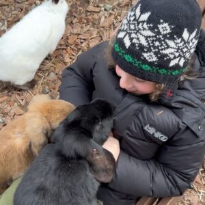 Mikhail Grushevskiy Instagram - Даже не верится - года через два доделают новую магистраль сквозь горы, которая соединит курорты Сочи и Минеральных Вод. Поездка займет пару часов. Планировать каникулы можно будет по всему объединенному маршруту Северного Кавказа - в один заход и море, и горы, и лечебницы минеральные! Просто гигантская территория здоровья и отдыха!
А пока доблестные дорожные строители буравят Кавказский Хребет, семья Грушевских инспектирует проект и открывает для себя новые маршруты! Влюбились в Карачаево-Черкессию. Душевный, вкусный, красивый до слез край! 
Составили маленький гид хороших мест, собираемся сюда летом вернуться! И вам очень советуем!

Пожить среди сосен и пихт в уютнейших дизайнерских домиках-виллах. В сезон цветения хвойных деревьев сюда приезжают, чтобы подышать лечебной пыльцой! @atmosphere_villas 

Изысканный горный спа-отель в альпийском стиле. Для очень требовательных и искушенных путешественников. Номера забронированы на полгода вперёд, но оно того стоит! @flora.hotel.2020 

Лучший шашлык из черного барашка, баня с открытым горячим бассейном, отлично для больших компаний - красивый гостиничный комплекс @arkhyz_sofia_tops 

Мой Мишутка требовал каждый день отводить его на ферму, кормить животных. Очень симпатичная эко-ферма с альпаками, ламами, косулями барашками, козами, кроликами. Дети возятся с животными, а взрослые могут посидеть у большого костра, попить чай. @ferma_alpac 

…Между прочим, на лыжах мы не катаемся, но просто очень любим горы, поднимаемся на вершины и просто гуляем, любуемся горами и друг-другом!  До встречи на нашем любимом Северному Кавказе!