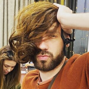 Mikhail Kshishtovsky Instagram - Лето закончилось и я решил обратно отрастить свою шевелюру, которая у меня на самом деле всегда была, просто жарко было.