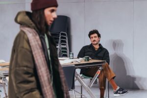 Miki Esparbé Instagram - La Felicidad en #LosPálidos

Equipo maravilla capitaneado por la infinitamente talentosa y admirada @lucia_carballal ✨✨✨✨✨

Hoy estrenamos, hasta el 26 de marzo nos vemos en el @centrodramaticonacional 

📸 (1 y 3) : @luzsoria.ph 

•••••••••••••

Escenografía: @aameloni 

Iluminación: @palomap79 

Vestuario: Sandra Espinosa

Sonido: Sandra Vicente

Ayudante de Dirección: @raquelsalarcon 

Ay. Escenografía y vestuario: @igone_teso 

Fotos: @luzsoria.ph 

Videoescena   fotografía   fotos cartel: @barbarasanchezpalomero 

Maquillaje y peluquería vídeo: Milena Bono

Diseño cartel : @equiposopa 

••••••••••••••
