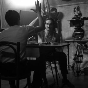 Miki Esparbé Instagram - #UnHombreDeAcción ya en @netflixes 💥✊🏻

📸: @vivesquim