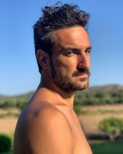Actor Miki Esparbé HD Instagram Photos and Wallpapers December 2021