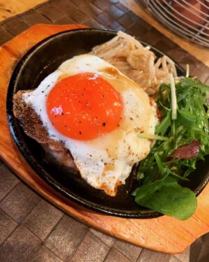 Miki Hashima Instagram - めいとランチしたの〜

#スタイリッシュグリルtyu 

っていう心斎橋にあるハンバーグ屋さん✨

美味しすぎた🥺💛