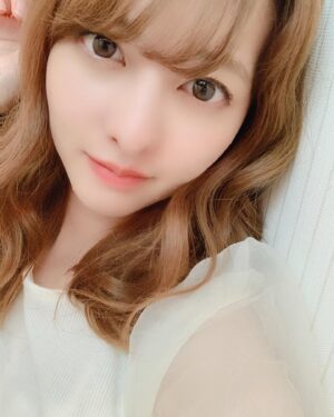 Miki Hashima Instagram - もうすぐで誕生日終わっちゃう〜

24歳良いスタートで迎えることできました🥰

これもみんなのおかげ！だいすき🐱💕 2枚の料理はインスタ映えなので載っける！🥴
ドアップだけど許して笑笑

#幸せ者だ