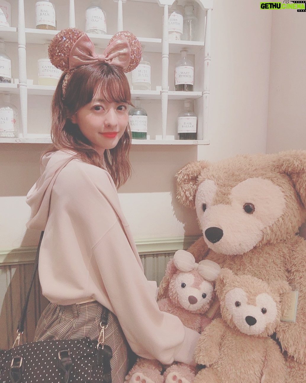 Miki Hashima - 2.3K Likes - 私が襲いにいきました🐻
#ディズニーシー
#ダッフィー
#シェリーメイ
#今度はメンバー全員で行きたいね
#ひなちゃん には
#2回会えました 笑笑
#さすがガチ恋のわたし
#ソアリン初めて乗ったけど
#感動した
#みんなも乗るべき !!!!!
#幸せな時間だったなあ