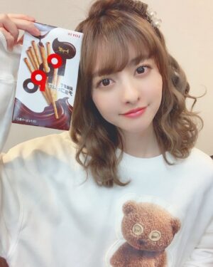 Miki Hashima Instagram - 最近のお気に入り🥴

みんなのおすすめはなにー？？🥴 #お菓子
#トッポ