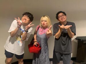 Miki Kousei Instagram - 友達！！
#昨日のミキ漫は
#僕たちの友達が
#たくさん観に来てくれはりました！
#よるブラファミリーの
#ふみくんとまなっちゃん！
#スタッフもたくさん来てくれはった！
#道ファミリーの
#ぱにぱにぱにぱにともちんぱ
#と熊谷さん！
#ともちんぱはやっぱり文字で打つとぱに多いのがわかる！
#フジファブリック
#山内さん！
#今回に限ってフジファブリックさんの曲使ってない！
#なんでやねん！
#恋つづファミリー！
#毎熊ちゃん！
#傘どけろよ！
#深夜でんぱ四天王も来てくれはったり
#パリミキの僕らのパパも来てくれはったり
#お花もたくさんいただいて
#発表会みたいで嬉しかったです！
#色んな人に支えられてるなぁ！