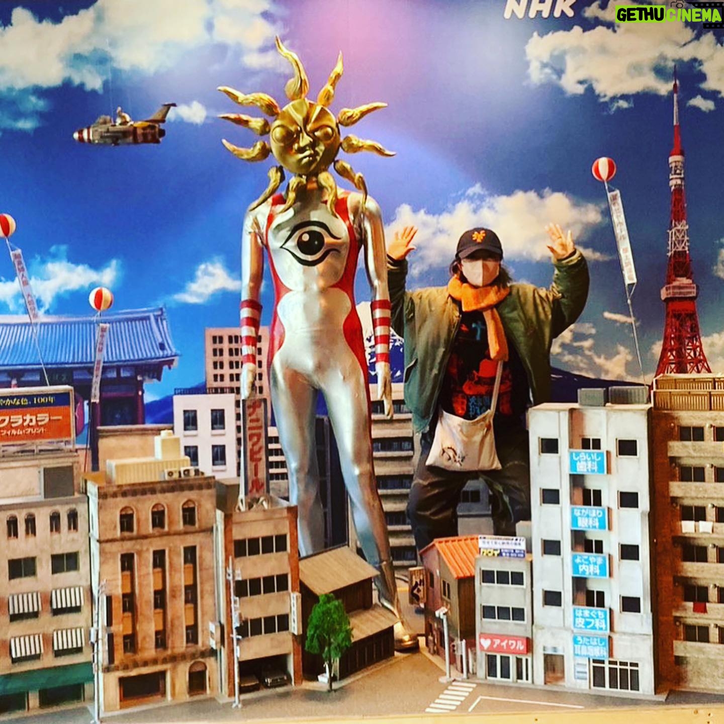 Miki Yakata - 456 Likes - 太郎さんに駆け寄るわし
TAROMANはやっぱりデタラメにかっこよかったです
#TAROMAN
#岡本太郎展
#シャッター押す時にちょうど飛行船が目線に来がち
#岡本太郎にであう旅