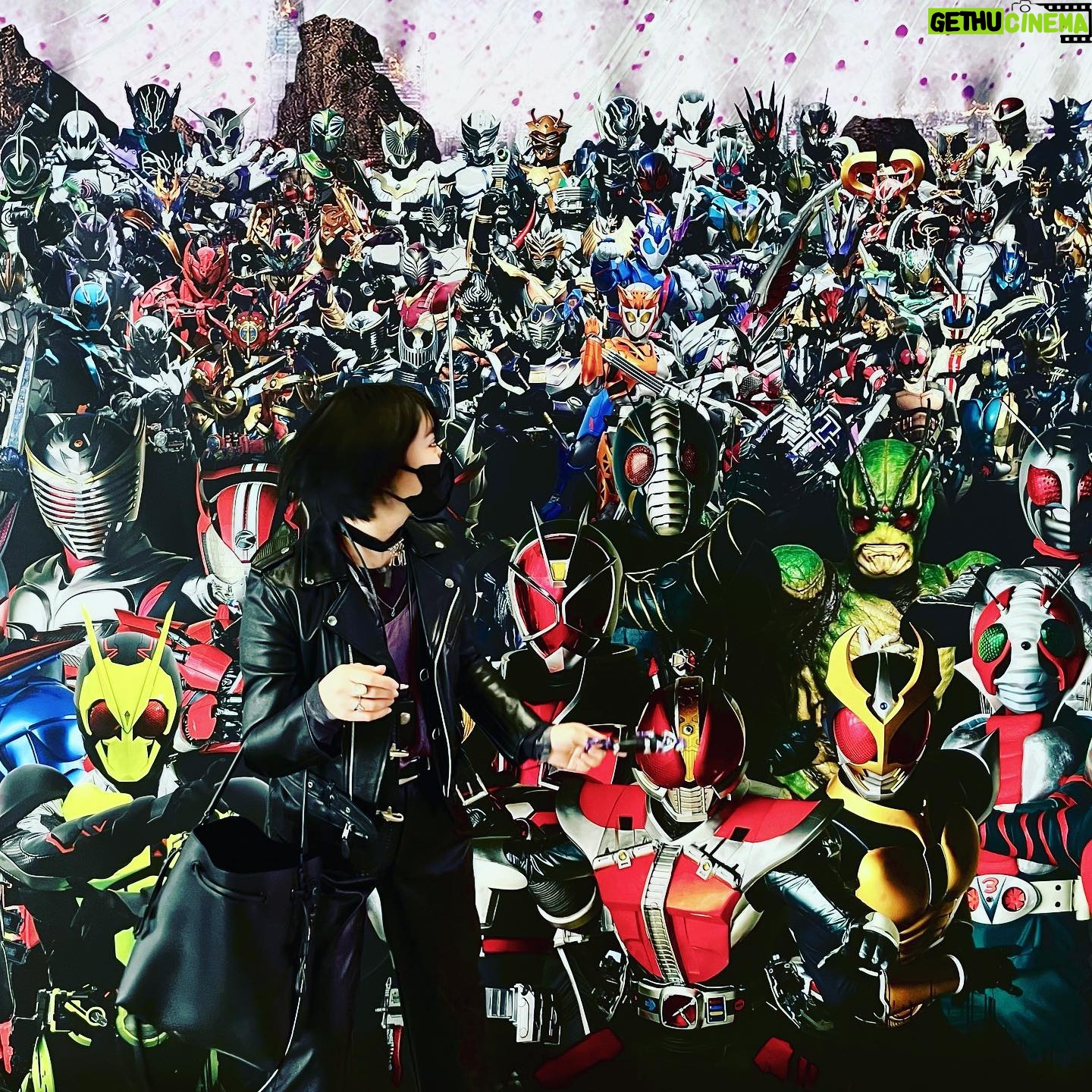 Miki Yakata - 729 Likes - 王蛇に大興奮した!
龍騎やっぱ最高!
ライダー展、ありがとう!
#仮面ライダー展
#仮面ライダー龍騎
#イライラするぜ
#城戸真司が馬鹿だと思う人手挙げて
#王蛇意識コーデ
#浅倉威