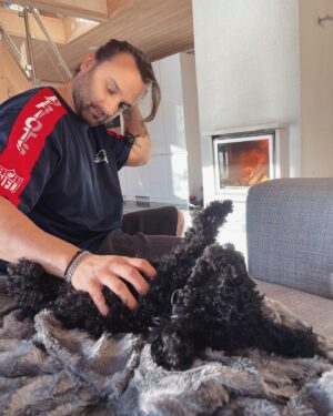 Mikko Parikka Instagram - Aamun rapsutukset 🐶