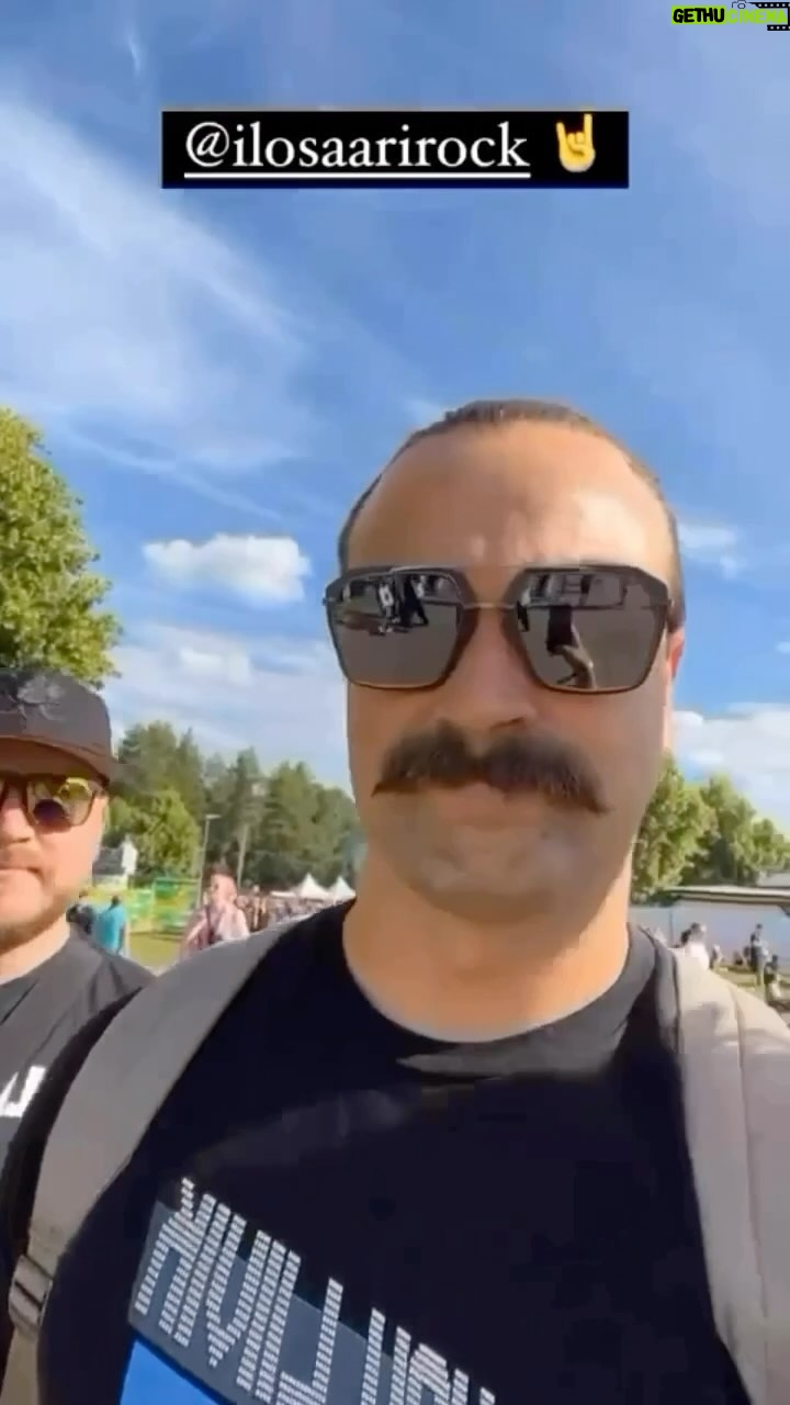 Mikko Parikka - 1K Likes - Mainos @ilosaarirock ✌️ Kesän parhaat festarit tulee taas 12-14.7. Joensuussa🤘 Me lähetään taas tutulla porukalla ( @eskokoo , @obie_lance ja viikset😂 ) rokkeihin! Siellä nähään🙏
