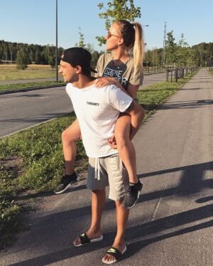 Mikko Parikka Instagram - 10 kuvaa ja meidän 10 hääpäivä 🥹💕