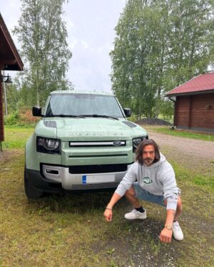 Mikko Parikka Instagram - Huikee reissu, tulipahan tehtyä🙏❤️ Kiitos @ilosaarirock jälleen❤️ ja kiitos huikeista kyydeistä @landrover_suomi 💪 Kiitos myös partiotoverit @eskokoo ja @obie_lance 👍✌️