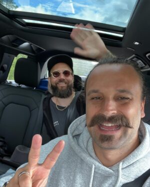 Mikko Parikka Instagram - Huikee reissu, tulipahan tehtyä🙏❤️ Kiitos @ilosaarirock jälleen❤️ ja kiitos huikeista kyydeistä @landrover_suomi 💪 Kiitos myös partiotoverit @eskokoo ja @obie_lance 👍✌️